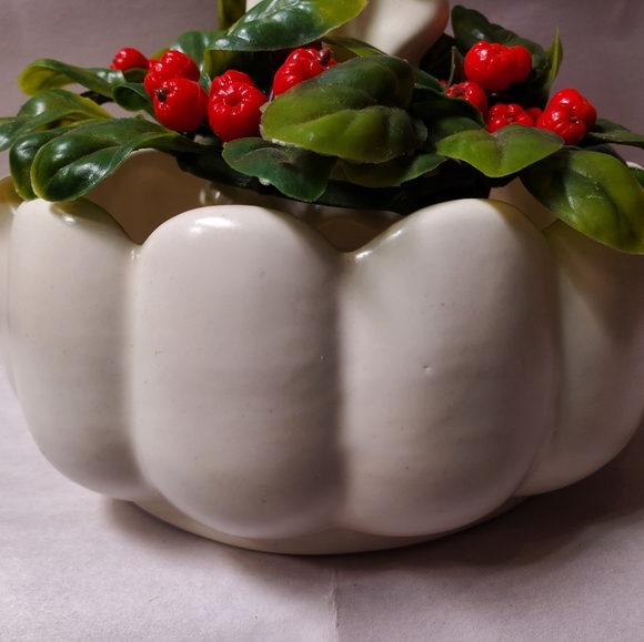 Vintage Haeger Madonna & Child Planter White with VTG Holly Ring - Picture 3 of 10